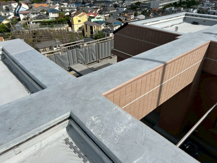 神奈川県横須賀市のベランダの鳩被害事例施工前